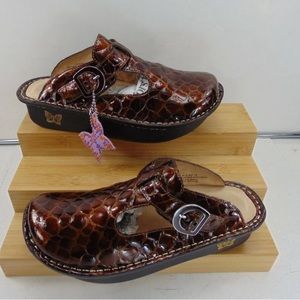 NWOT Alegria | Crocodile Print Patent Leather Mules Clogs 37 EUR/7 US Brown